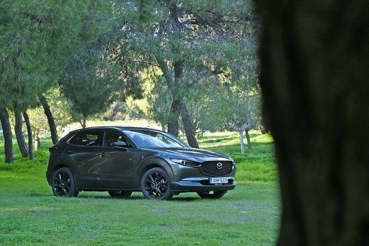 Δοκιμή του σπορτίφ SUV Mazda CX-30 στην πιο δυνατή έκδοση των 186 PS