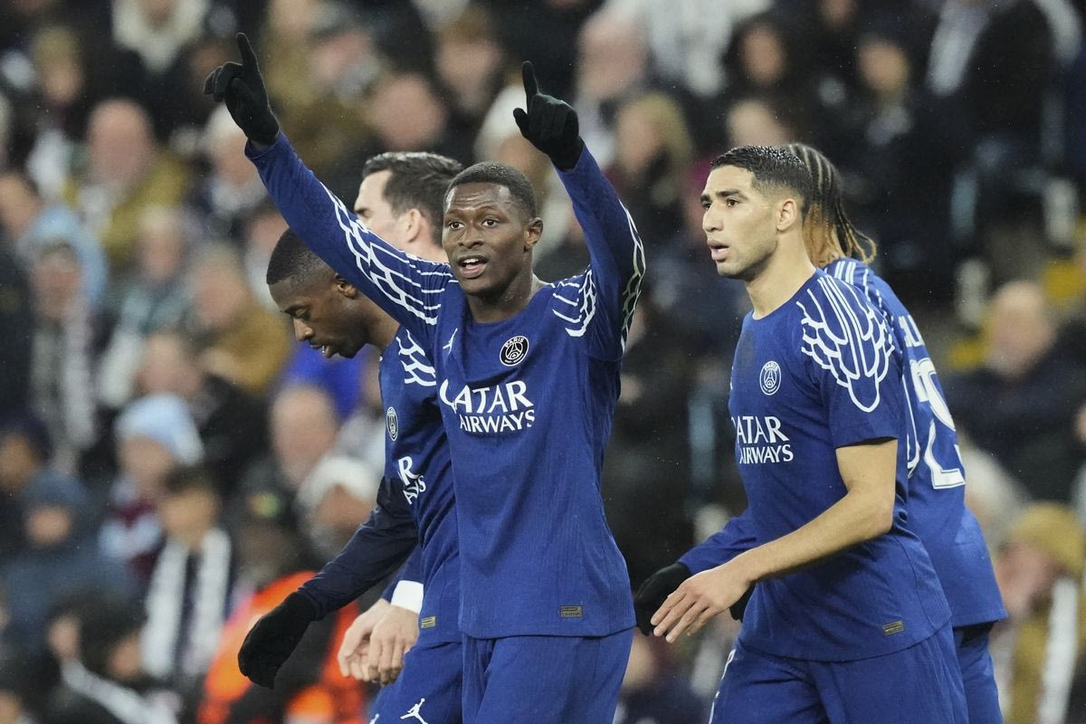 Οι παίκτες της Παρί πανηγυρίζουν