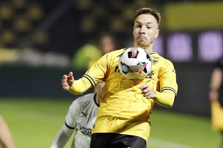 BET W: Η σοβαρότητα του Άρη, το κίνητρο της Νιούκαστλ και το ντέρμπι τίτλου μεταξύ Τζόλη και Καρέτσα