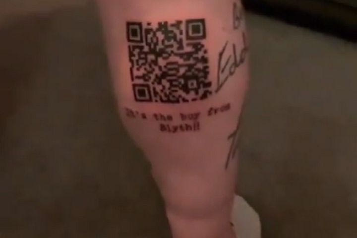 Οπαδός της Νιούκαστλ έκανε τατουάζ QR code για το γκολ του Νταν Μπερν – Αντίπαλοι προσπαθούν να το χαλάσουν