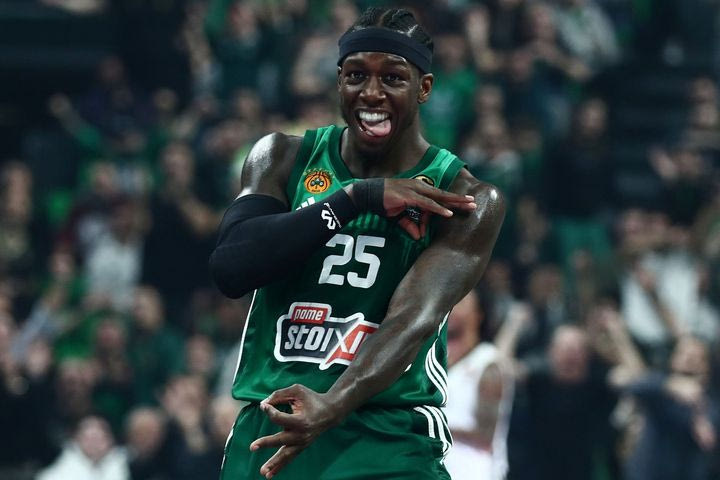 Παναθηναϊκός: Ο Κέντρικ Ναν πίσω από τα χειριστήρια ενός ιδιωτικού αεροσκάφους έτοιμος να πιλοτάρει