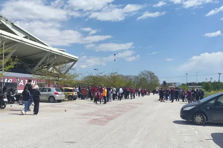 ΑΕΛ: Οι πρώτοι οπαδοί της Λάρισας κατέφθασαν στο γήπεδο σχεδόν δύο ώρες πριν τη σέντρα του αγώνα με τον ΠΑΣ Γιάννινα