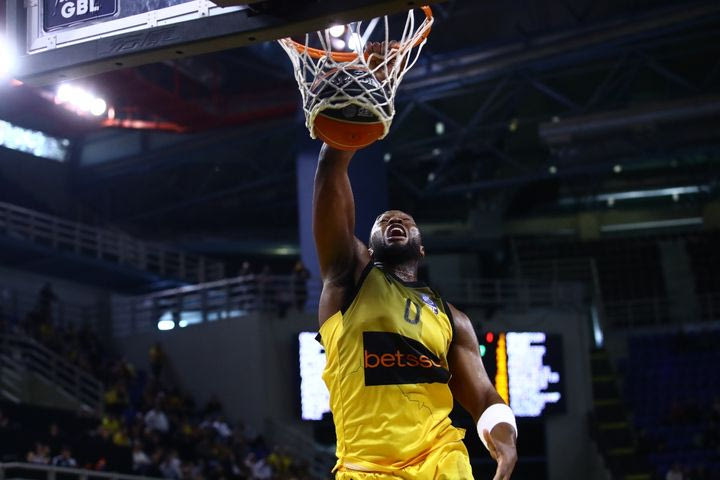 Το φοβερό άλεϊ-ουπ κάρφωμα του Ρομπ Γκρέι στο ΑΕΚ-Ναντέρ