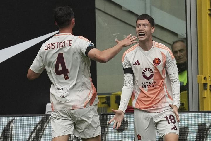 Ίντερ – Ρόμα 0-1: Οι Ρωμαίοι έκαναν το καλύτερο δώρο στη Νάπολι, γκρεμίζοντας τους Νερατζούρι από την κορυφή