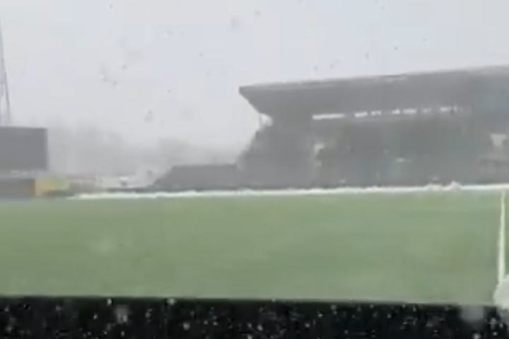 To χιονισμένο γήπεδο της Μπόντο Γκλιμτ