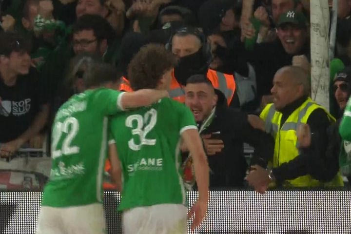 Σεντ Ετιέν – Λιόν 2-1: Οι στεφανουά πήραν το επεισοδιακό ντέρμπι και πήραν ανάσα