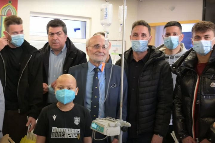 Υπέροχη κίνηση από τους παίκτες ΠΑΟΚ, Άρη και Πανσερραϊκού, πήγαν στο ογκολογικό τμήμα παίδων του ΑΧΕΠΑ και μοίρασαν δώρα
