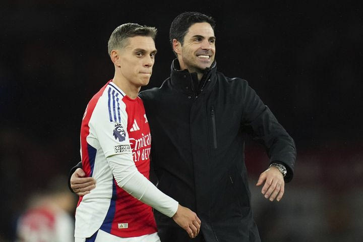 Premier League: Άνετο πέρασμα για την Άρσεναλ που ανέβαλε την στέψη της Λίβερπουλ, με ανατροπή στο τέλος η Τσέλσι λύγισε τη Φούλαμ