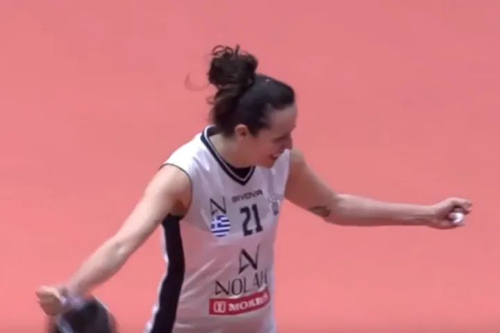 Το απίθανο ράλι που έφερε τον πόντο στον ΠΑΟΚ για να μειώσει σε 24-23 απέναντι στον Ολυμπιακό