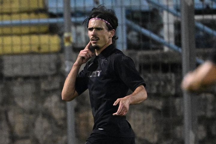 Ο Αλφαρέλα πανηγυρίζει το γκολ κόντρα στη Λαμία