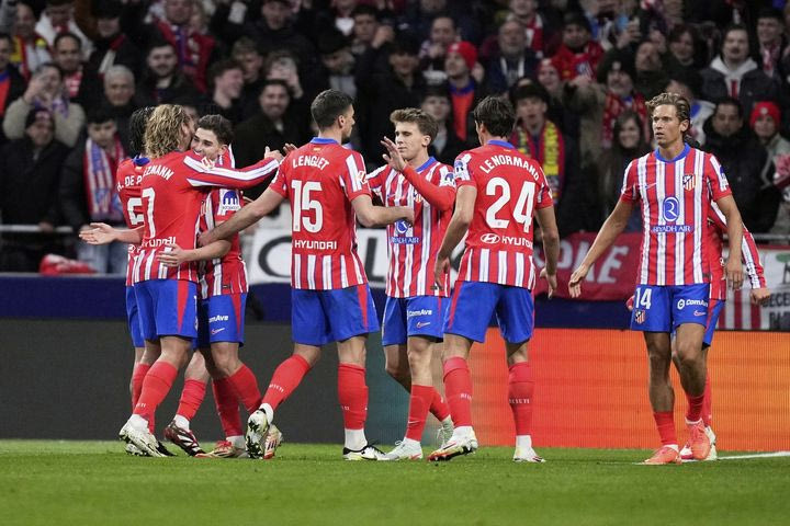 Σεβίλλη – Ατλέτικο 1-2: Απόδραση από την Ανδαλουσία με γκολάρα του Μπάριος στο 90+3′