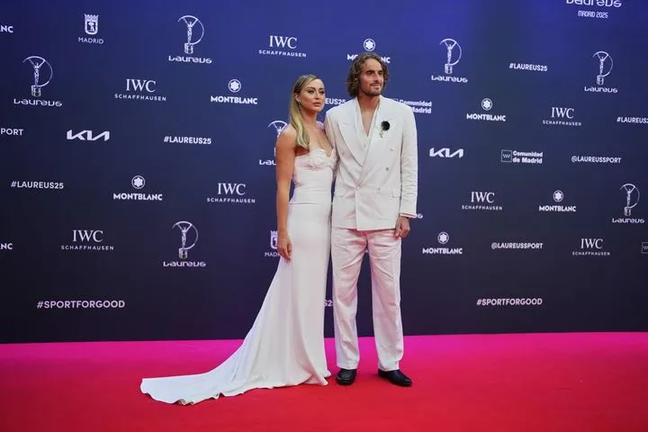 Στέφανος Τσιτσιπάς και Πάουλα Μπαντόσα: Το εκθαμβωτικό ζευγάρι που μαγνήτισε τα βλέμματα στα Laureus Awards