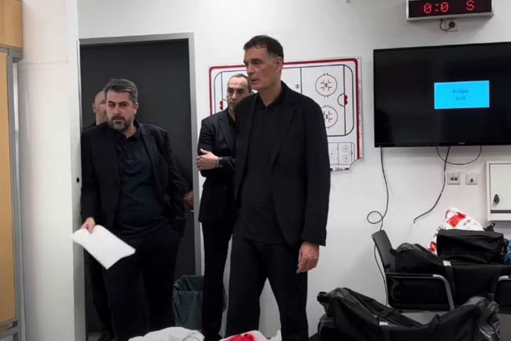 Ολυμπιακός: Η ιδιαίτερη ομιλία του Μπαρτζώκα για τον Παπανικολάου και η αποθέωση στον Πίτερς από τον κόσμο