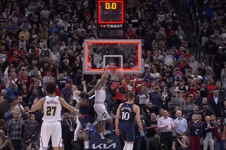 Το τρελό buzzer-beater κάρφωμα του Γκόρντον για τη νίκη των Νάγκετς στην έδρα των Κλίπερς