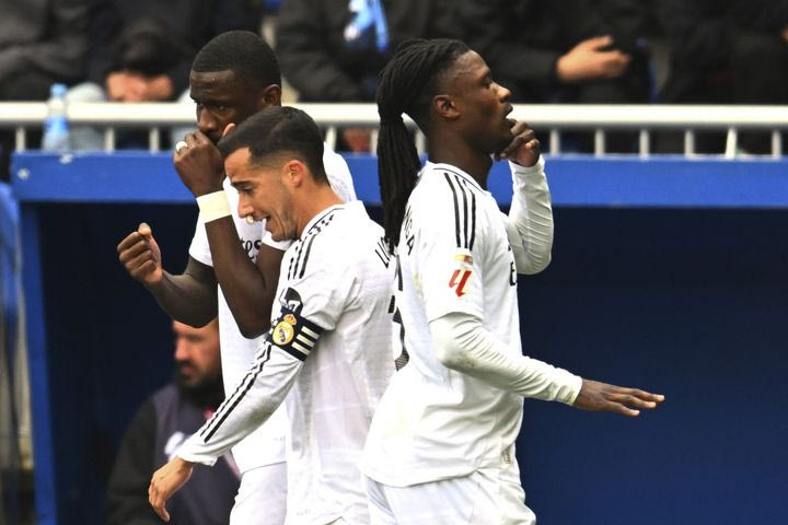 Αλαβές – Ρεάλ 0-1: Η γκολάρα του Καμαβινγκά χάρισε το τρίποντο στους Μαδριλένους, παρά την αποβολή του Εμπαπέ