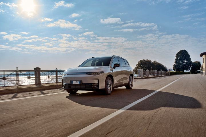 Η Leapmotor συνεχίζει δυναμικά- Εδώ και το C10 REEV, το υβριδικό SUV με αυτονομία 970 χλμ. και πολύ δυνατή τιμή