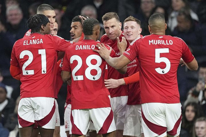 Premier League: Τα δεδομένα για τα εισιτήρια του Champions League μετά τη νίκη της Φόρεστ, το πρόγραμμα των διεκδικητών μέχρι το φινάλε