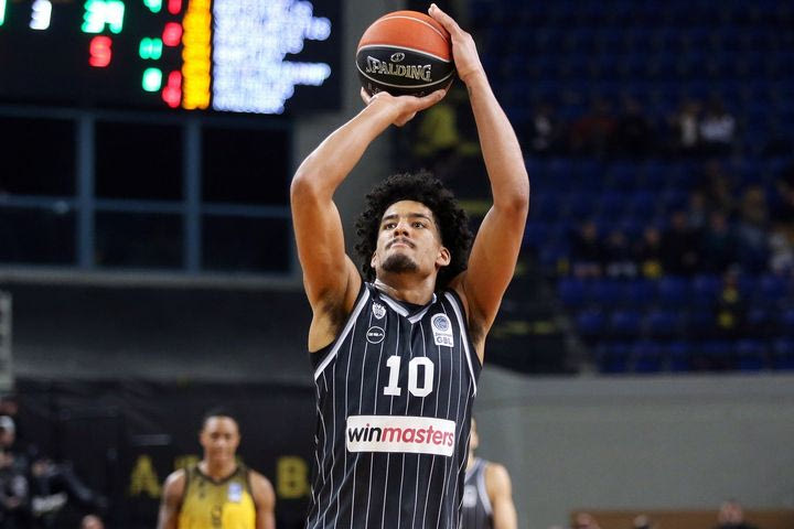 AEK Betsson – ΠΑΟΚ: Αγωνία για Φόρεστερ, αποχώρησε με πόνο στον αχίλλειο στο 37′