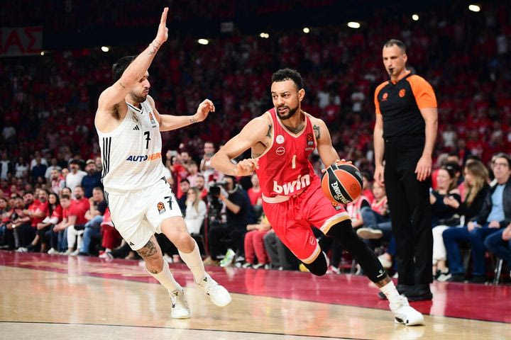 Τα highlights της μεγάλης επικράτησης του Ολυμπιακού, που τον φέρνει μία νίκη μακριά από το Final Four