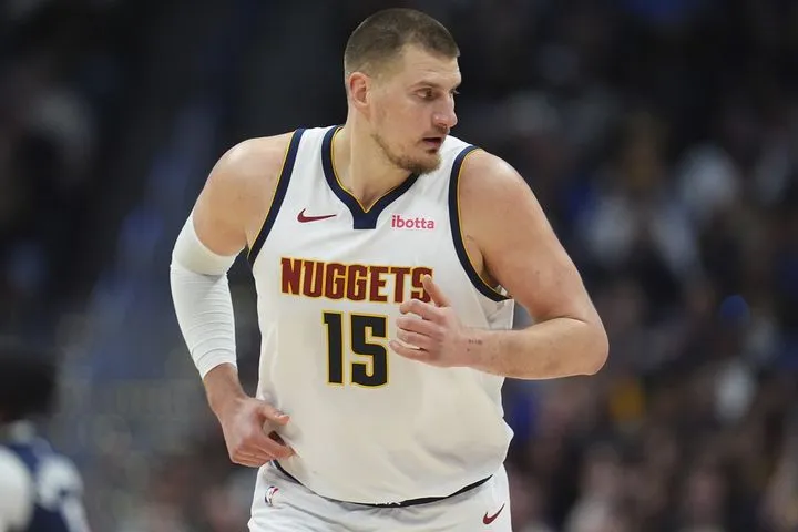 Τα highlights από την επιβλητική εμφάνιση του Γιόκιτς, που διέλυσε τη στατιστική στο διπλό των Νάγκετς στο Λος Άντζελες