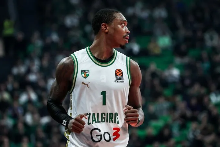 Ο Λόνι Γουόκερ υποκλίθηκε στον Κέντρικ Ναν για το βραβείο του MVP: “Συγχαρητήρια οικογένεια, αυτό είναι τεράστιο”