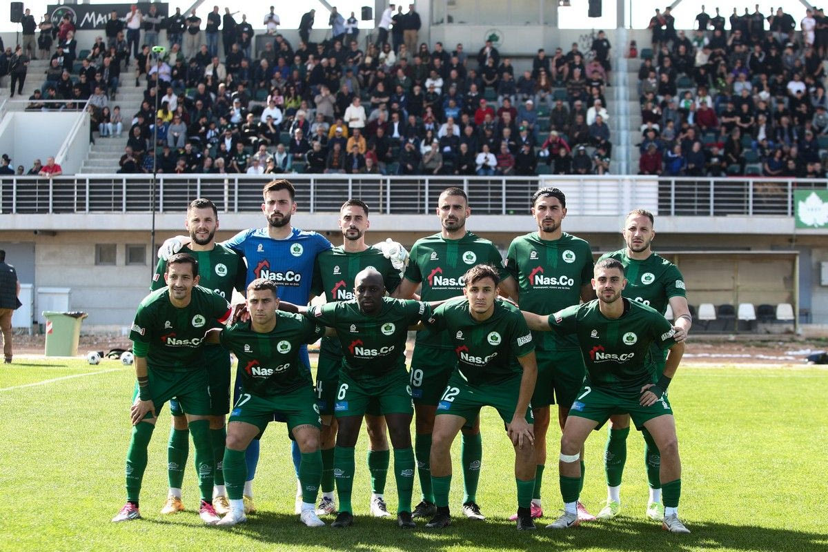 Η ομάδα του Μαρκό παραταγμένη, πριν από τη σέντρα του ιστορικού αγώνα με τον Ηλυσιακό