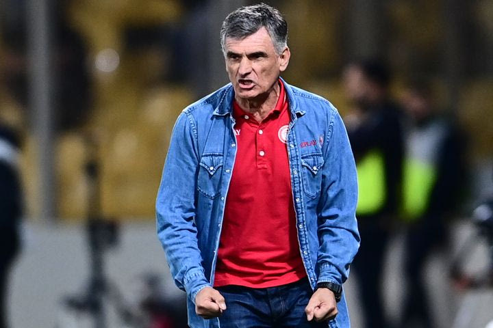 Παίκτης χωρίς ενσυναίσθηση δεν κάνει στον Ολυμπιακό του Μεντιλίμπαρ, ο Αλμέιδα ταλαιπωρείται στον κόσμο των social