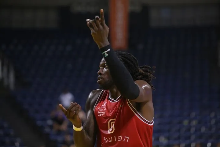 Η Βίρτους προσπαθεί για Μότλι, μετά από εμπλοκή του Αμερικανού σέντερ σε περιστατικό με την αστυνομία, σύμφωνα με δημοσίευμα