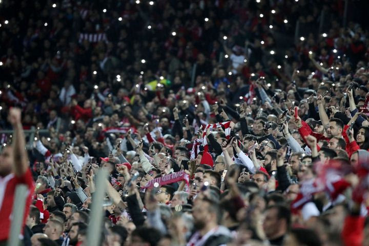 Τα φωτάκια στο Καραϊσκάκης μετά από το 1-0 του Ελ Κααμπί