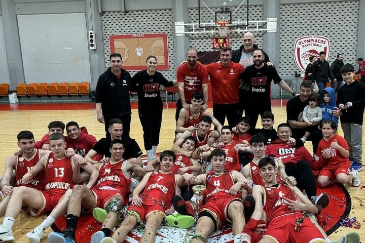 Οι έφηβοι του Ολυμπιακού κατέκτησαν το πρωτάθλημα ΕΣΚΑΝΑ για ένατη σερί φορά με πρώτο σκόρερ Μπουρνελέ