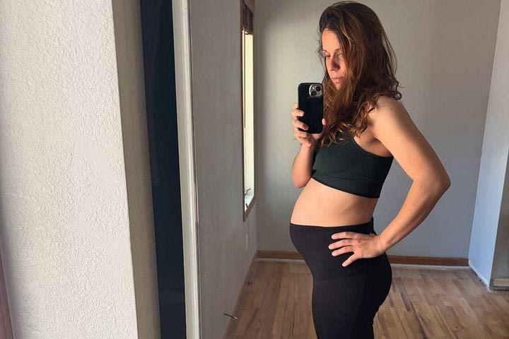 Με δύο φωτογραφίες και μια φράση, η Κατερίνα Στεφανίδη σατιρίζει την αλλαγή στο σώμα της