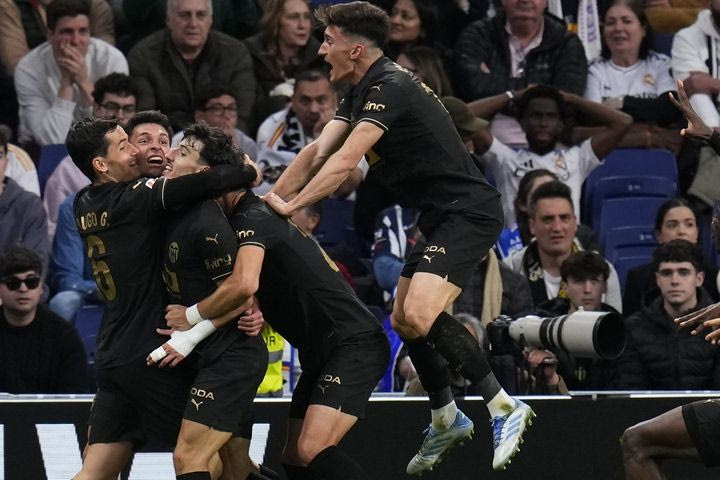 Ρεάλ – Βαλένθια 1-2: Με Μαμαρντασβίλι και Ντούρο οι Νυχτερίδες σόκαραν τη Βασίλισσα στο 90+5′