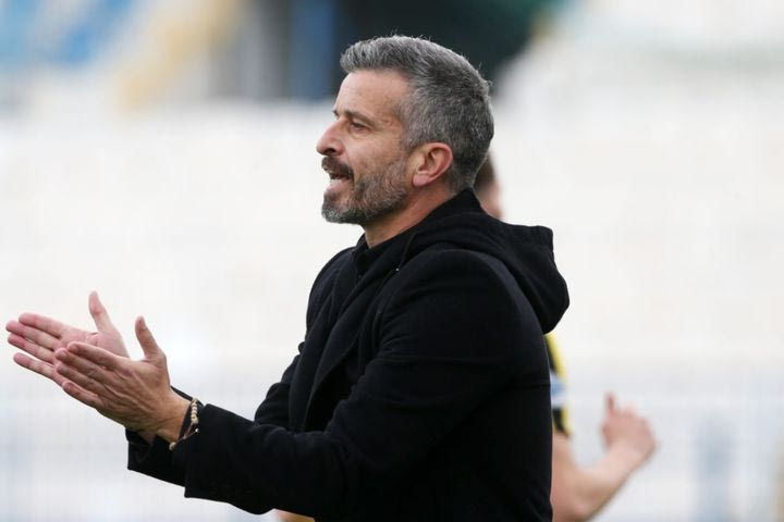 ΑΕΛ: Μικρό ατύχημα για τον βοηθό του Βοσνιάδη, Κώστα Βελιτζέλο στη φιέστα της Λάρισας
