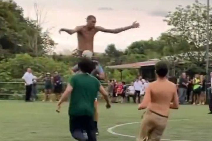 NBA: Ο Βικτόρ Γουεμπανιαμά έδειξε τις ποδοσφαιρικές του ικανότητες στην Κόστα Ρίκα