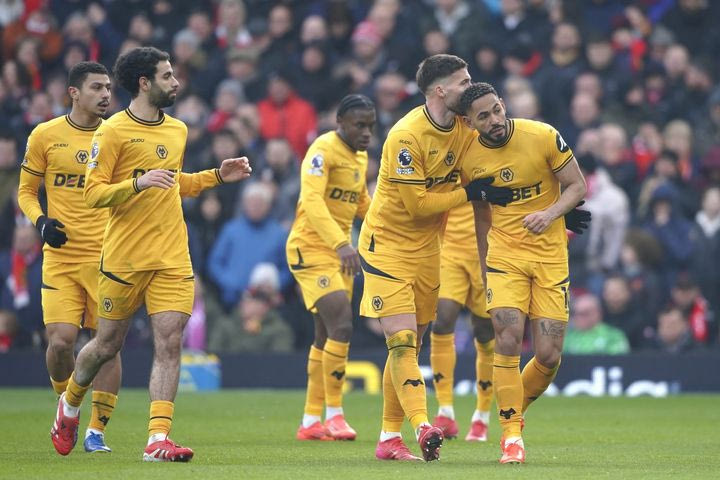 Οι παίκτες της Γουλβς πανηγυρίζουν