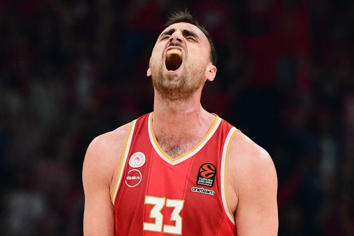 Κυριαρχική εμφάνιση του Μιλουτίνοφ