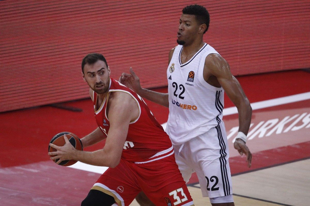 Ο Έντι Ταβάρες αλλάζει όλη την άμυνα της Ρεάλ