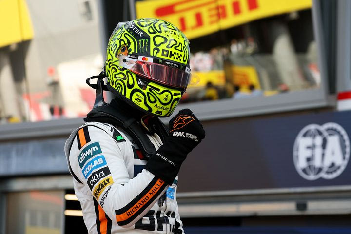 O Νόρις νικητής στο νήμα της οριακής μάχης με τον Λεκλέρ για την πολ ποζίσιον του Μονακό