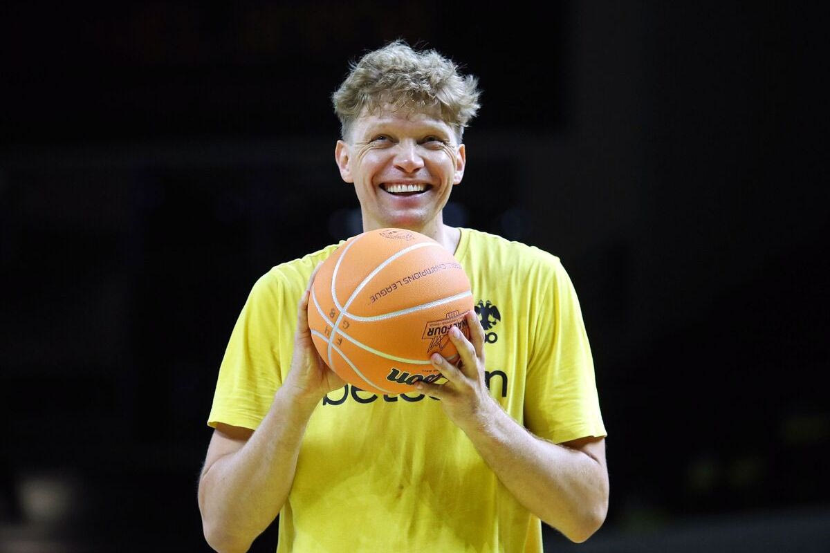 Ο Κουζμίνσκας στην προπόνηση της ΑΕΚ