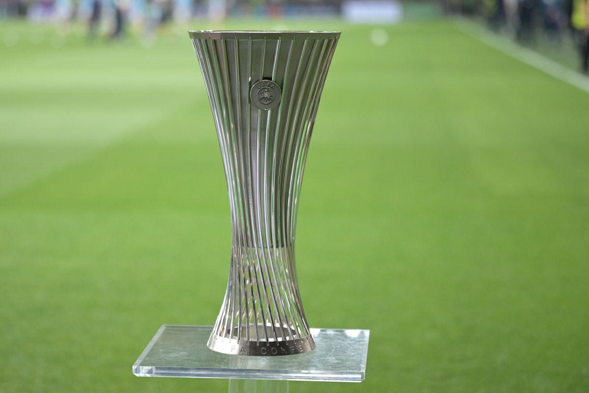 To τρόπαιο του Conference League