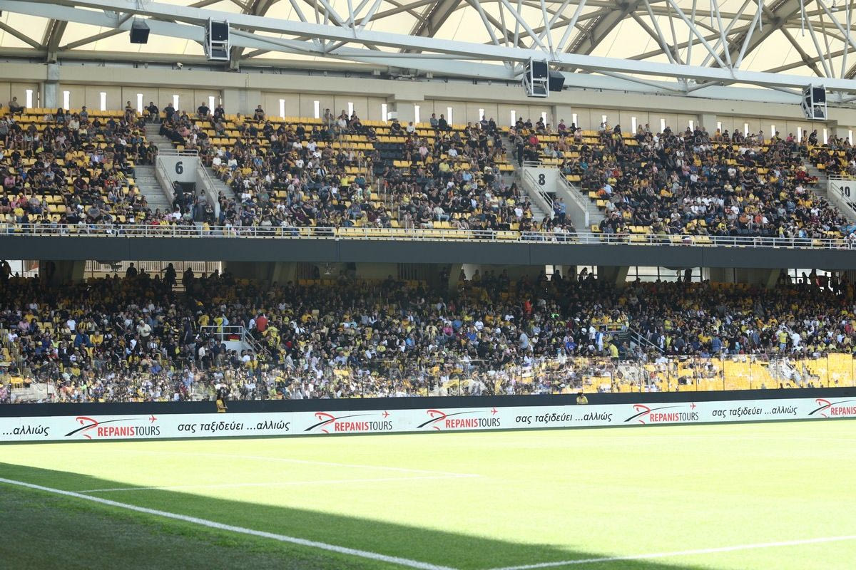 Όμορφες εικόνες στην OPAP Arena στο ιστορικό πρώτο παιχνίδι ποδοσφαίρου γυναικών