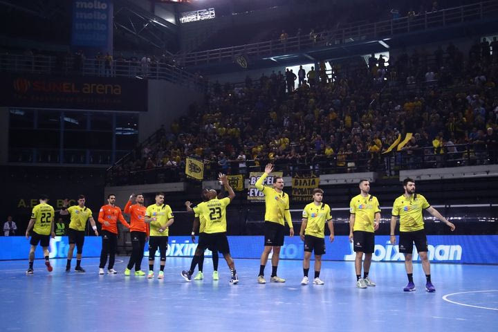 Το VIDEO του SPORT24 από τη SUNEL Arena: Περισσότεροι από 7,5 χιλιάδες φίλοι της ΑΕΚ στον τελικό με την Αλκαλόιντ