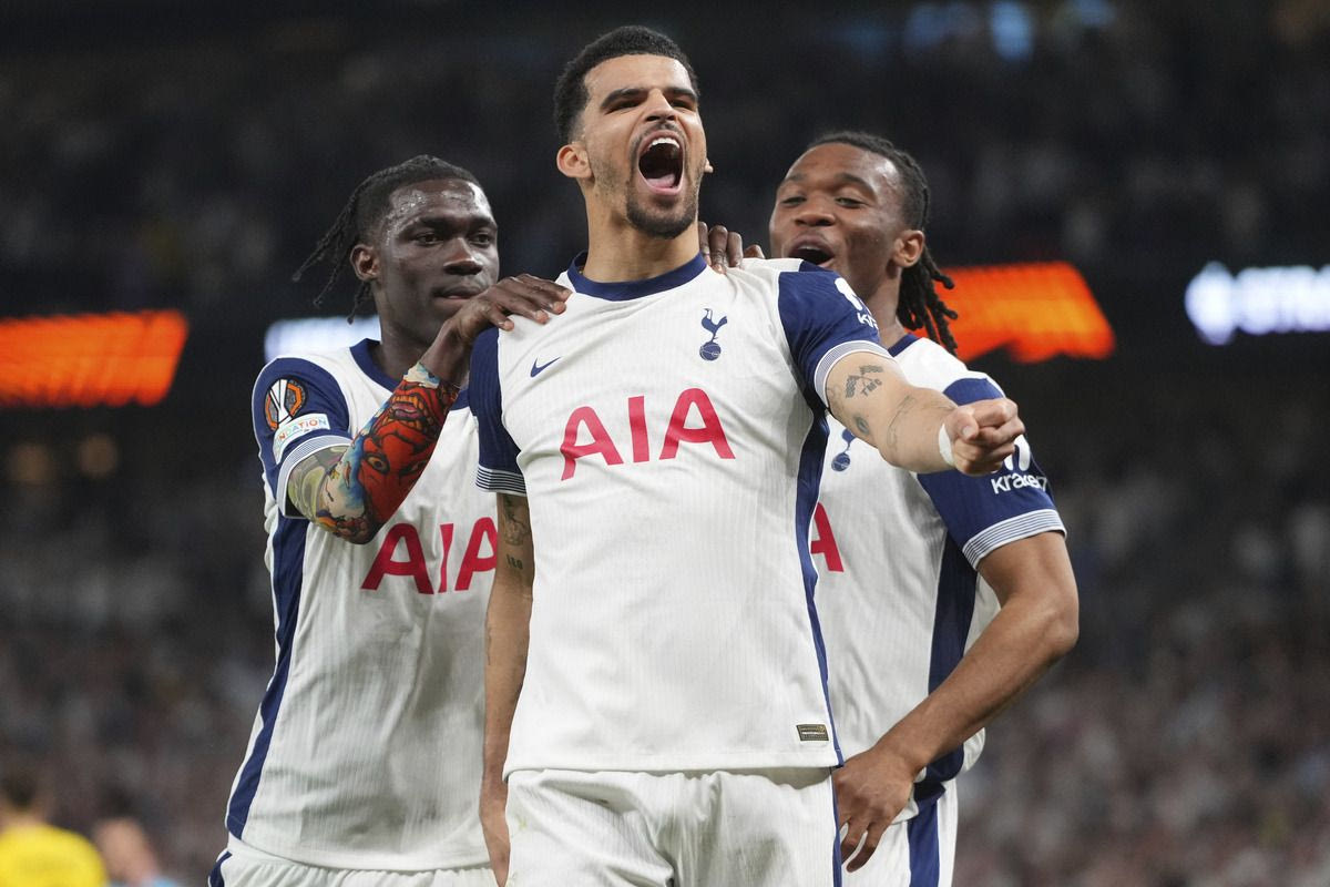 Οι παίκτες της Τότεναμ πανηγυρίζουν