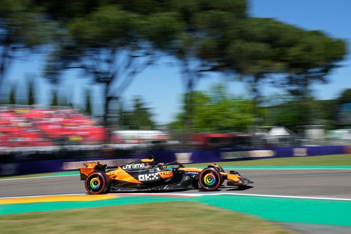 Ανέβασε ρυθμό η McLaren στο FP2 της Ίμολα, ο Πιάστρι ξανά οριακά μπροστά από τον Νόρις