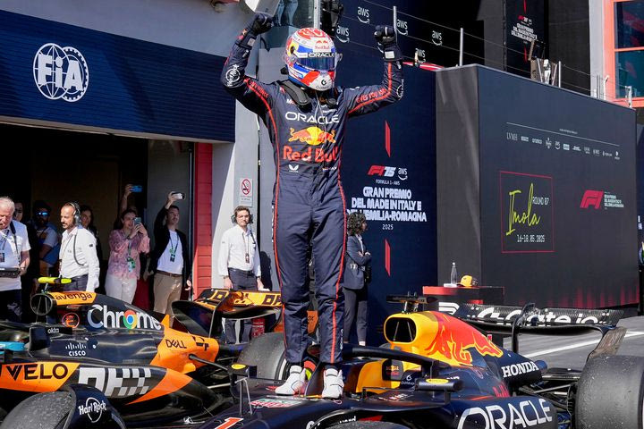 Νίκη οδηγικής πυγμής και στρατηγικής ευφυΐας του Φερστάπεν στην Ίμολα