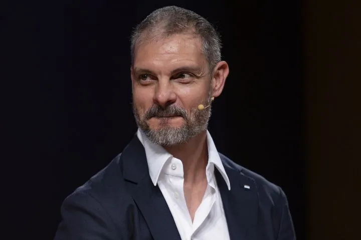 Ούτε ο Χαριστέας δεν το πίστευε: Όταν Φίγκο, Κριστιάνο και Μπέκαμ είδαν την πλάτη του Άγγελου στο Euro 2024