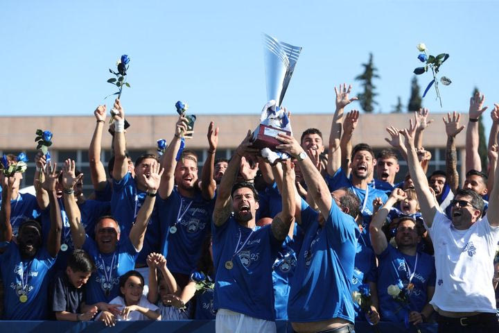 Κηφισιά: H απονομή του τροπαίου της Super League 2 στην πρωταθλήτρια του Β’ ομίλου