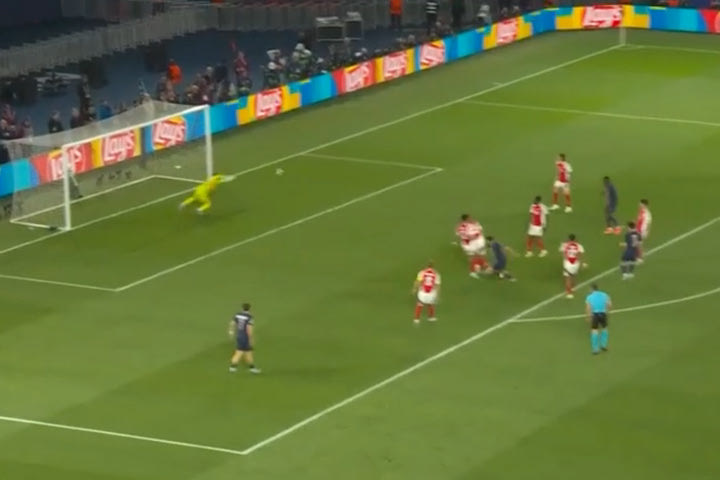 Έκανε το 2-0 η Παρί κόντρα στην Άρσεναλ με πλασέ του Χακίμι