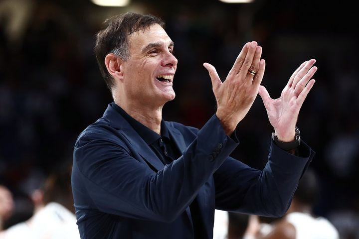 Το VIDEO του SPORT24 από τη Movistar Arena: Η αποθέωση του κόσμου στον Γιώργο Μπαρτζώκα