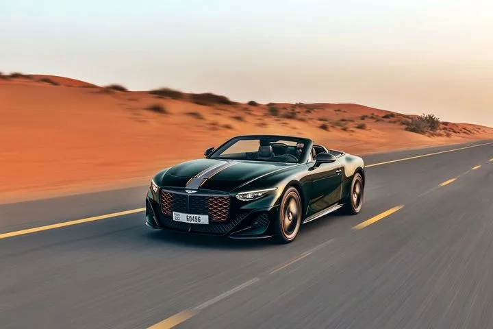 Αυτή είναι 1 από τις 16 Batur Convertible- Υλικό για όνειρα με την υπογραφή της Bentley